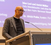 John Afful, Vorstandsvorsitzender der KVH, begrüßte die Gäste der Ausstellungseröffnung. 